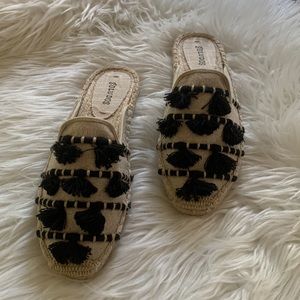Brand New size 7.5 Soludos espadrille tassel slide